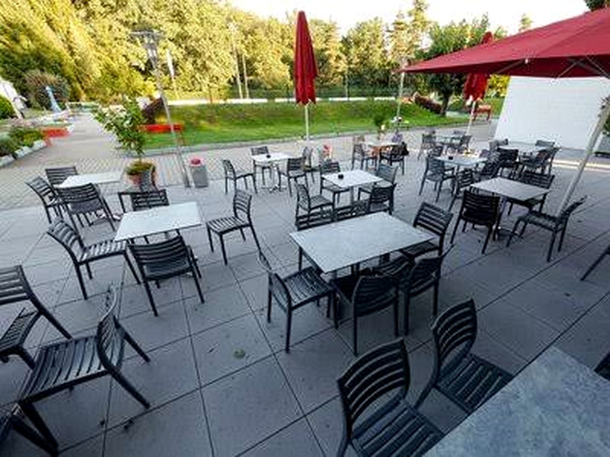 Terrasse vor dem Clubbad